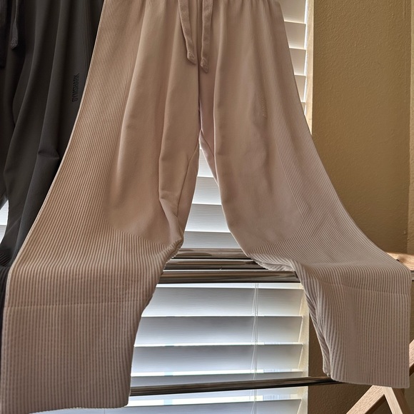 Gymshark joggers. Size extra small. BNWOT - Picture 8 of 8